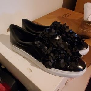 Journee collection womens mizey sneaker